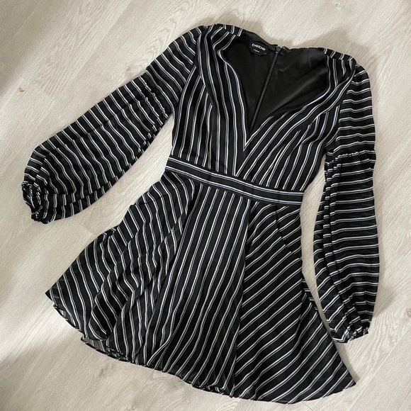 Black and white striped Bebe dress - Picture 1 of 4